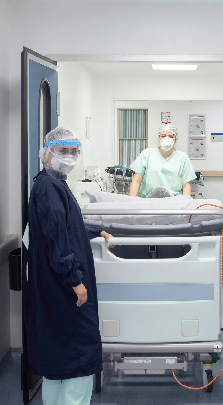 Cirugía en Clínica Reina Sofía con personal especializado y atención segura para pacientes.
